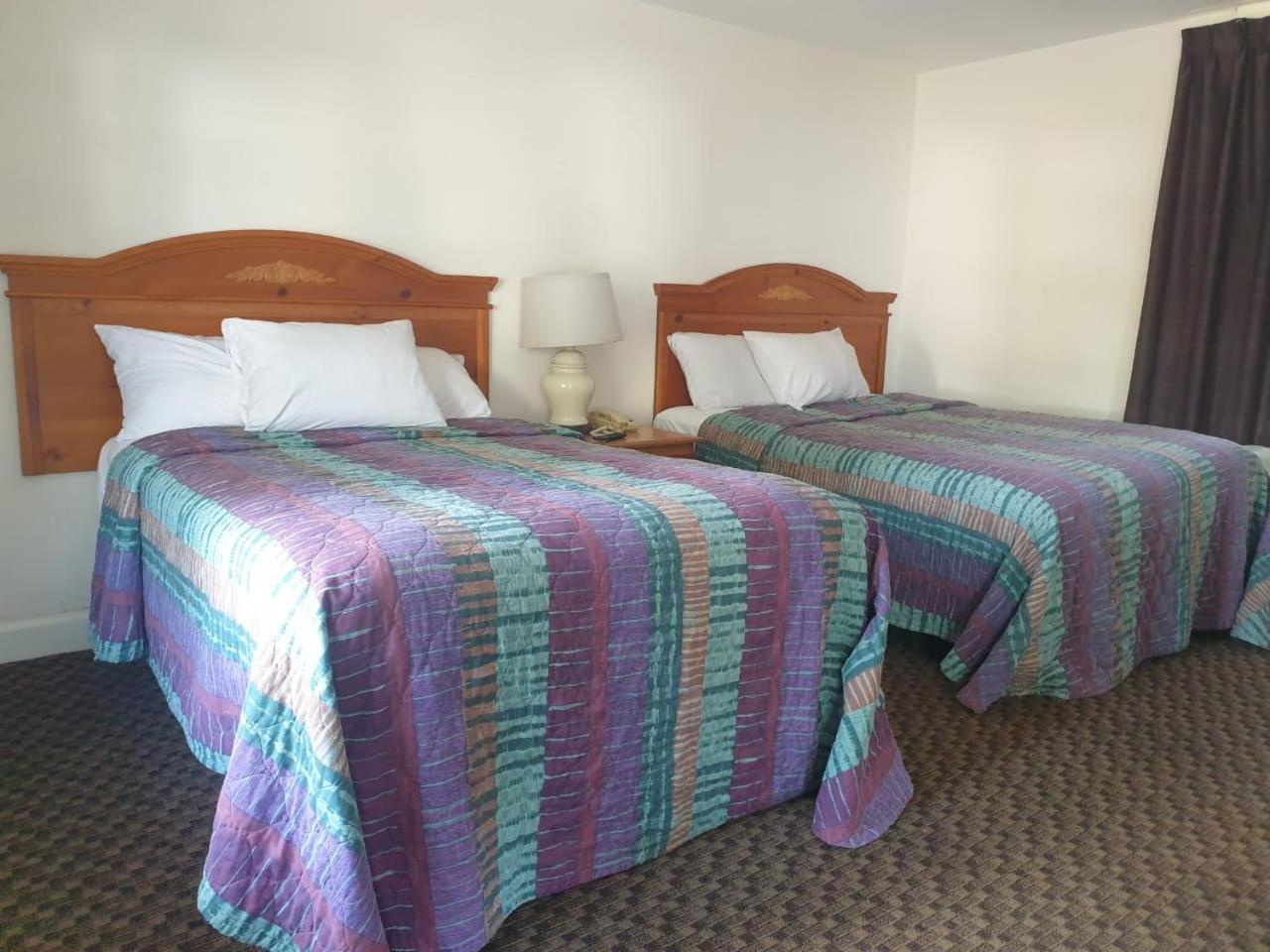 Town & Country Inn Сіконк Екстер'єр фото
