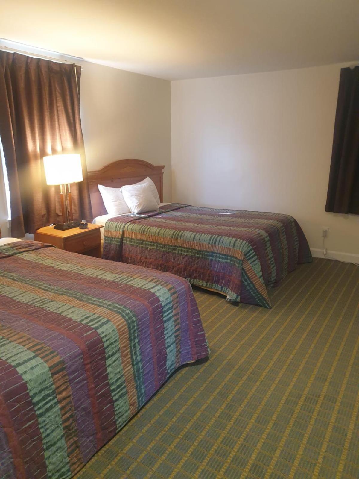 Town & Country Inn Сіконк Екстер'єр фото